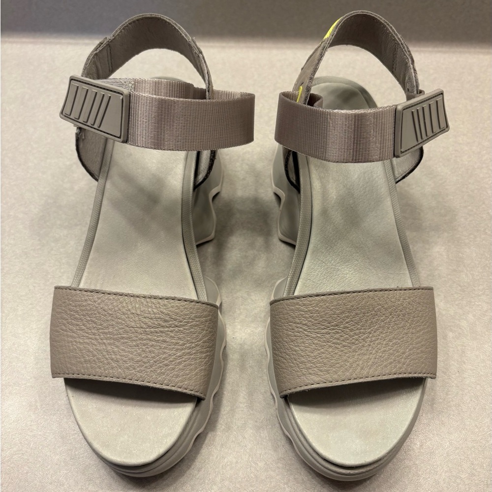 Sorel Gray Kinetic Impact Y strap Sandals with Cushioned Footbed